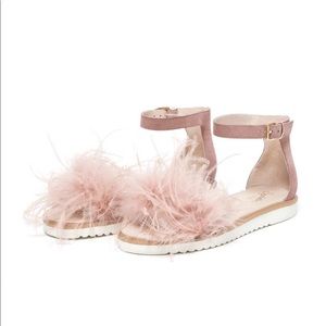 NEW! Seychelles Ruffle feather pink suede sandals